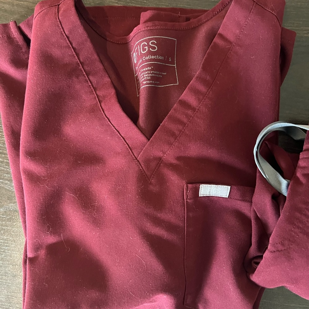 Figs small burgundy top and joggers
